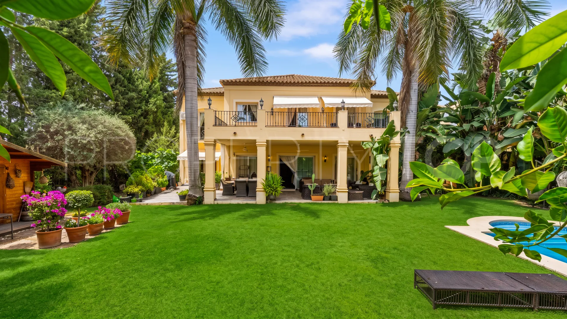 Comprar villa en Nueva Andalucia de 5 dormitorios