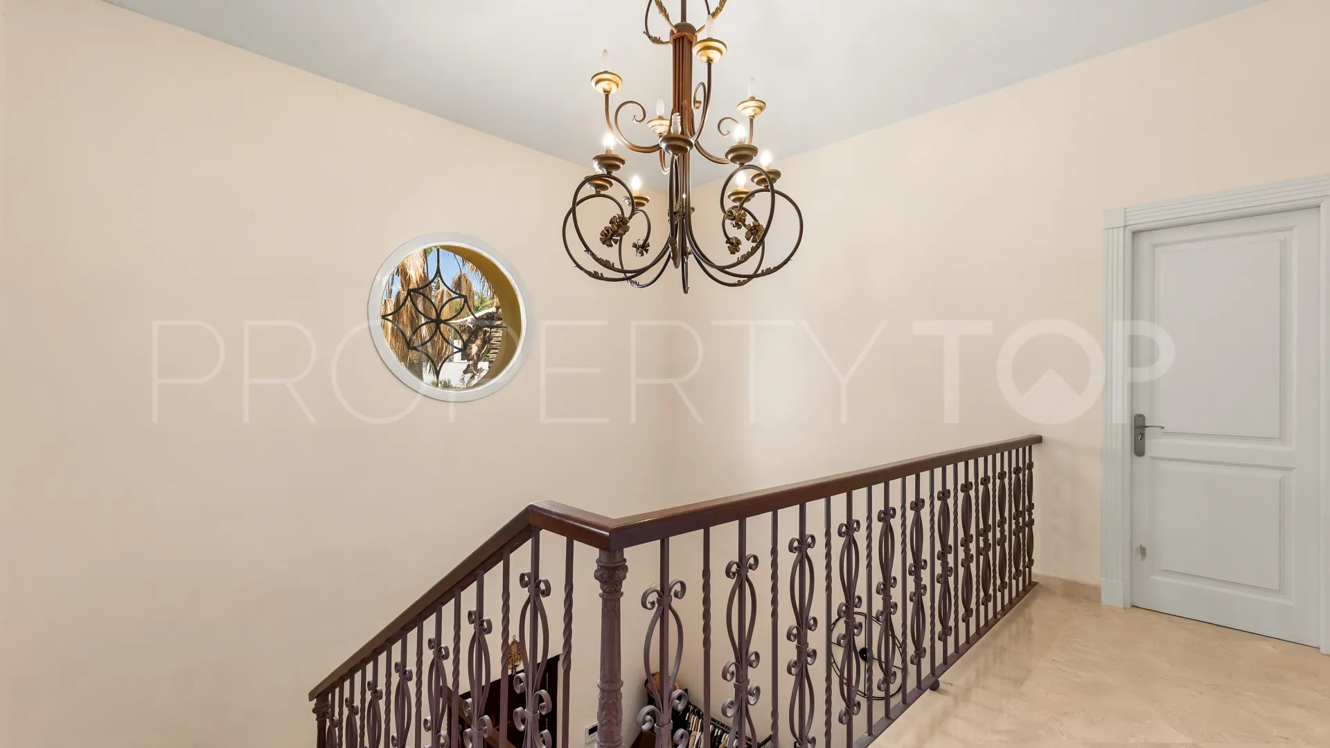Comprar villa en Nueva Andalucia de 5 dormitorios