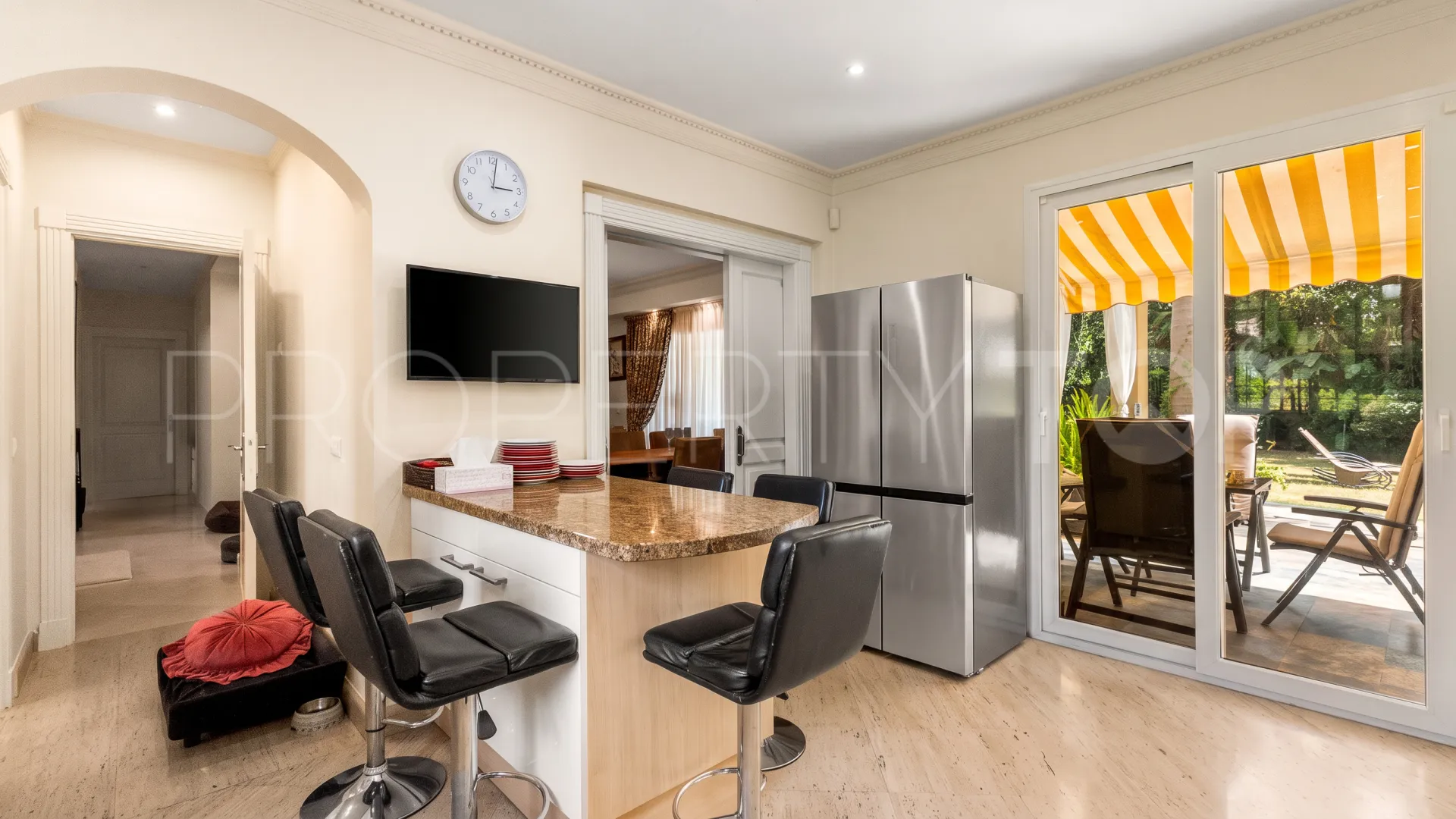 Comprar villa en Nueva Andalucia de 5 dormitorios