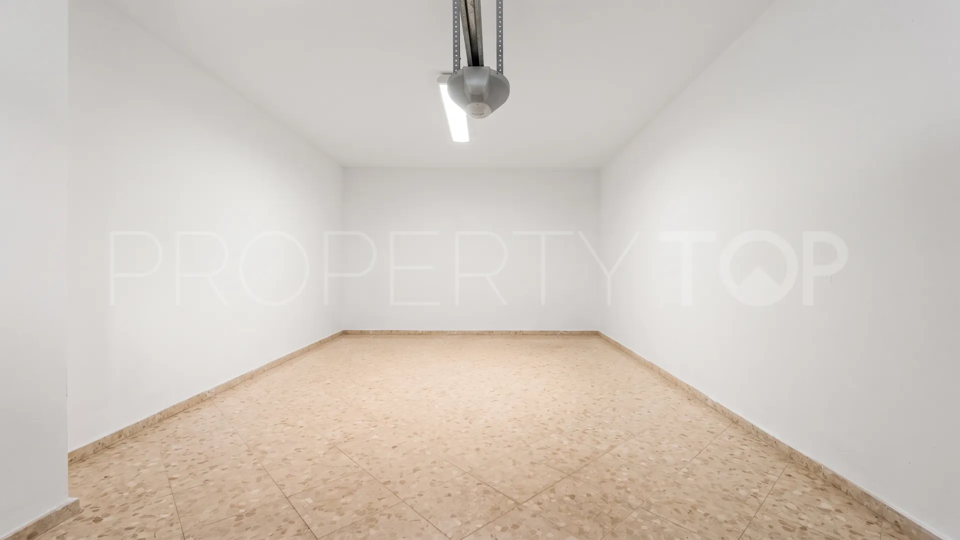 Comprar villa en Nueva Andalucia de 5 dormitorios