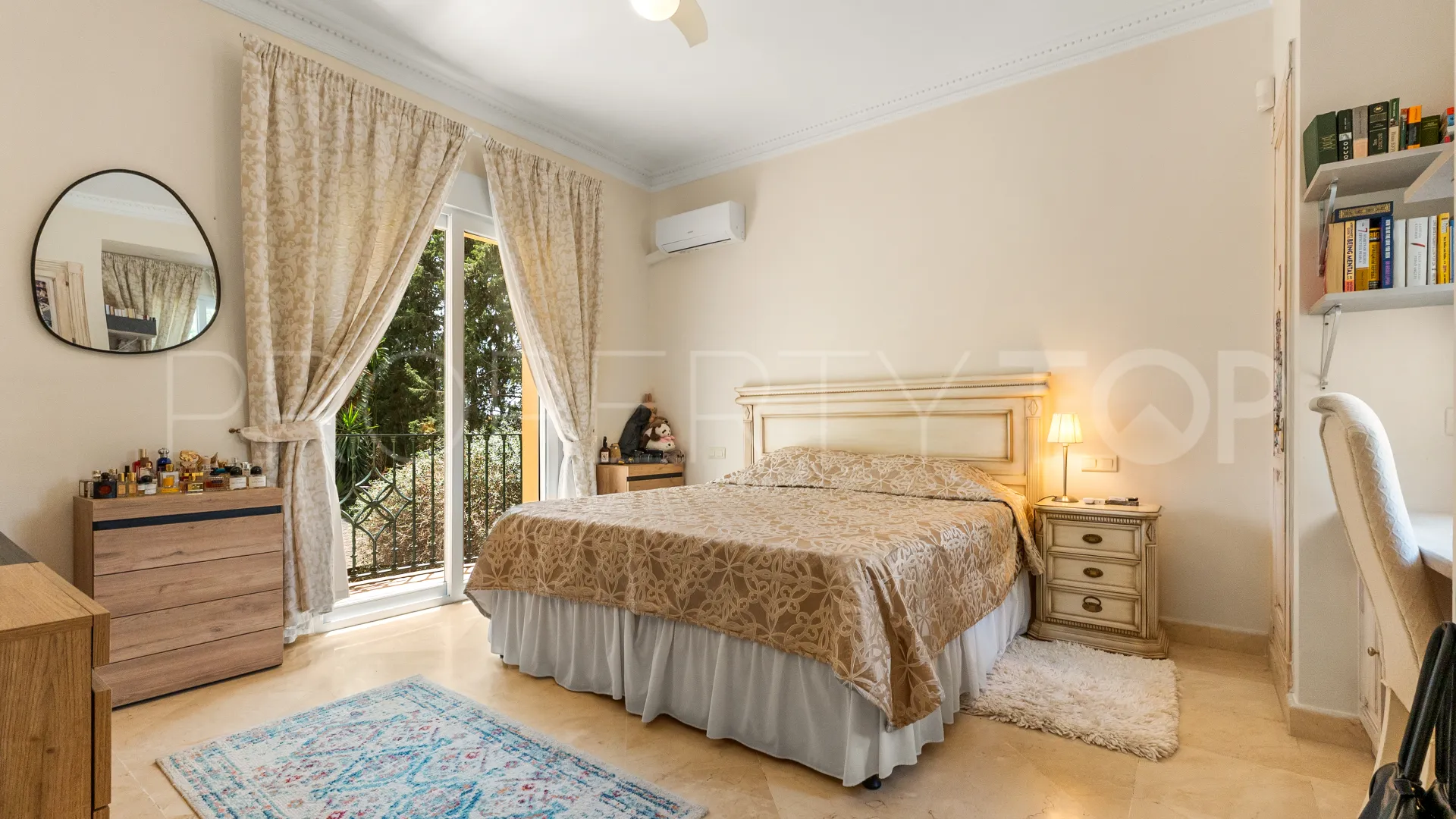 Comprar villa en Nueva Andalucia de 5 dormitorios
