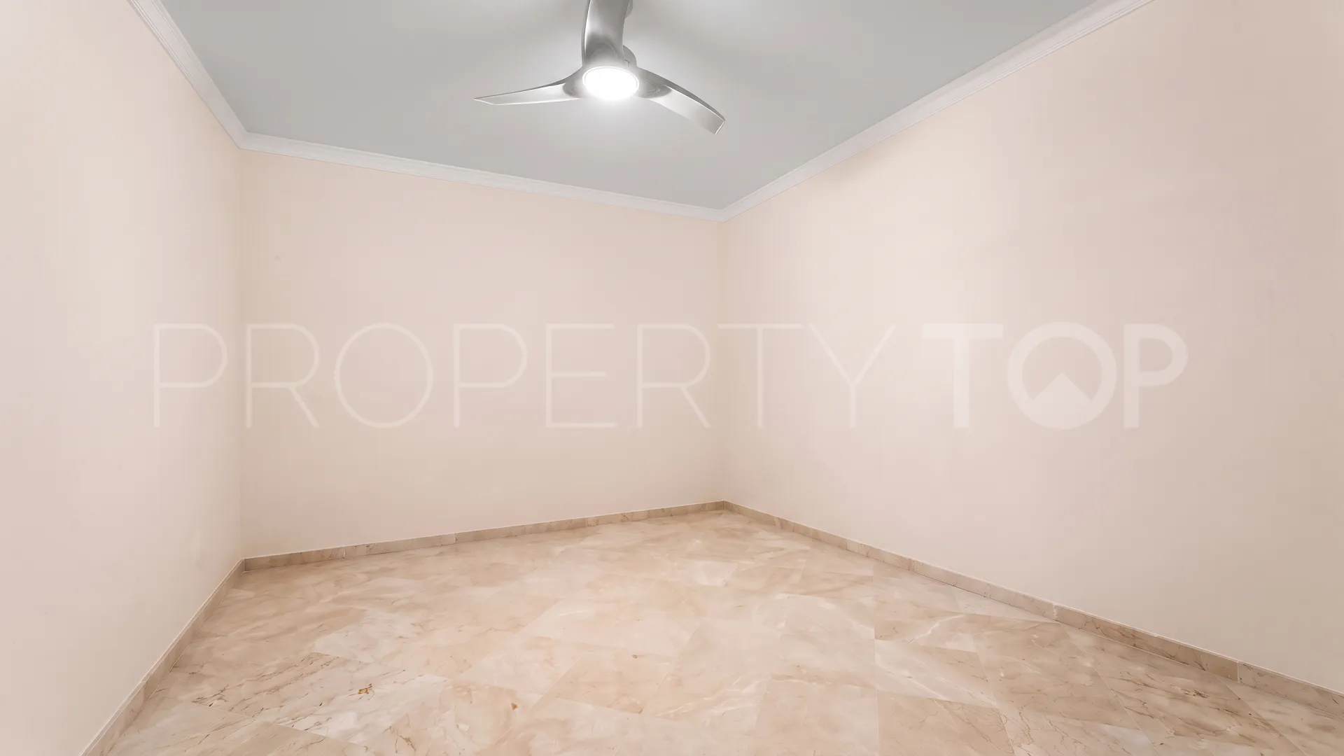 Comprar villa en Nueva Andalucia de 5 dormitorios