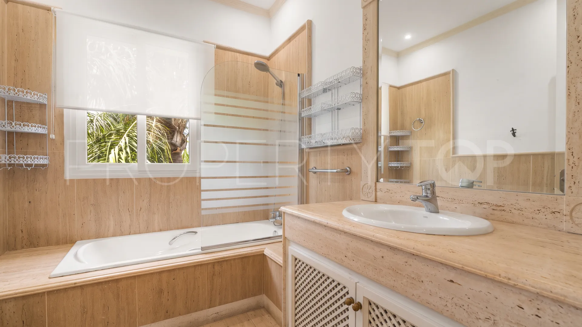 Comprar villa en Nueva Andalucia de 5 dormitorios