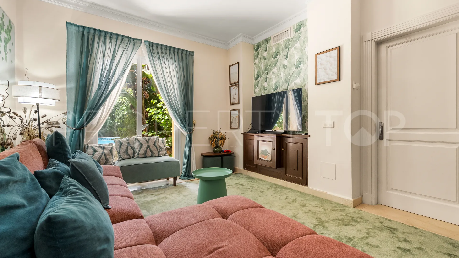 Comprar villa en Nueva Andalucia de 5 dormitorios