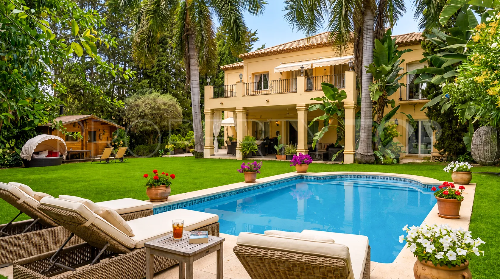Comprar villa en Nueva Andalucia de 5 dormitorios