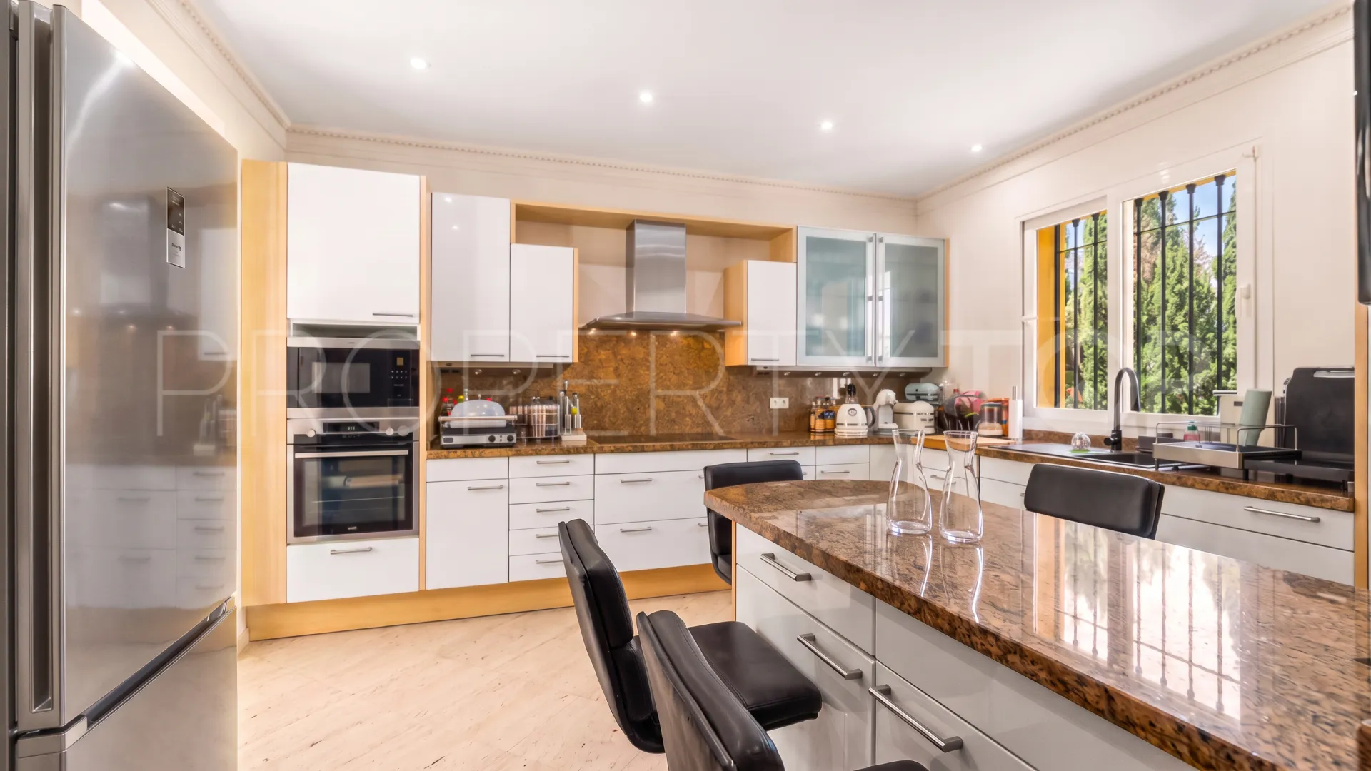 Comprar villa en Nueva Andalucia de 5 dormitorios