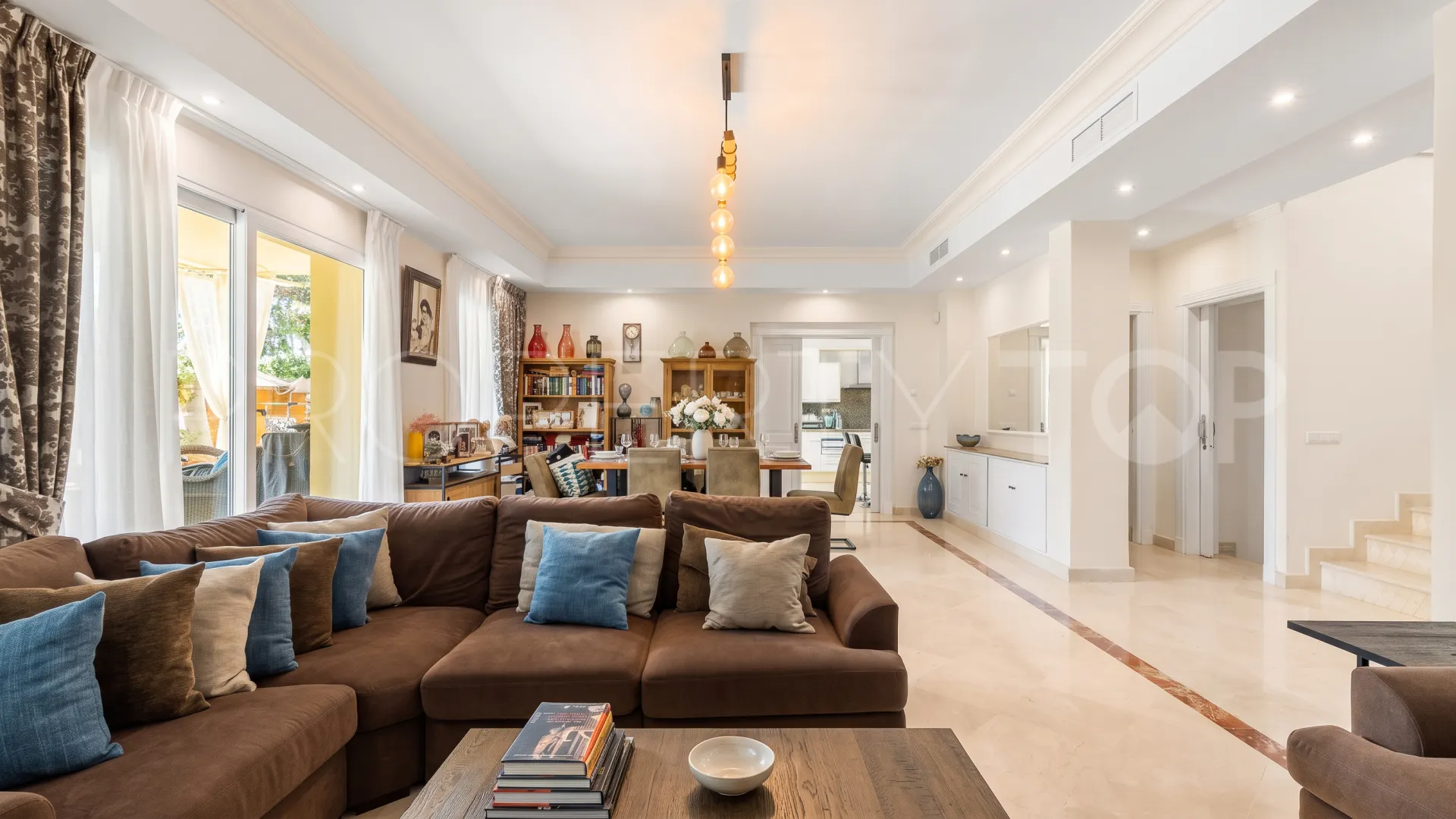 Comprar villa en Nueva Andalucia de 5 dormitorios