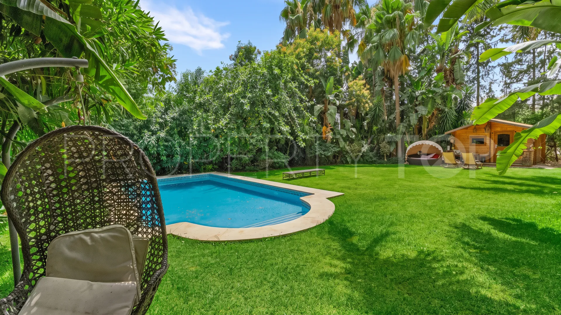 Comprar villa en Nueva Andalucia de 5 dormitorios