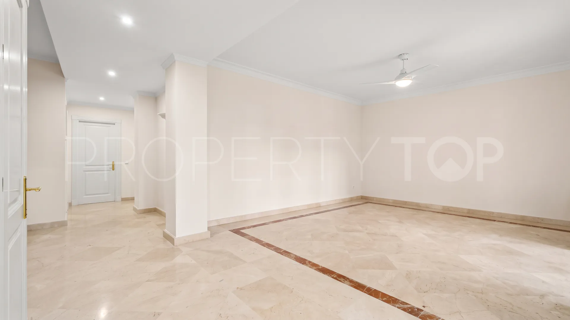 Comprar villa en Nueva Andalucia de 5 dormitorios