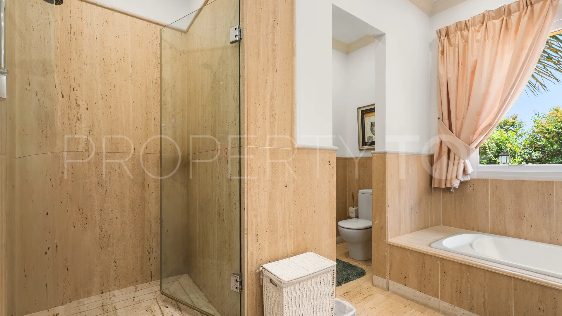 Comprar villa en Nueva Andalucia de 5 dormitorios