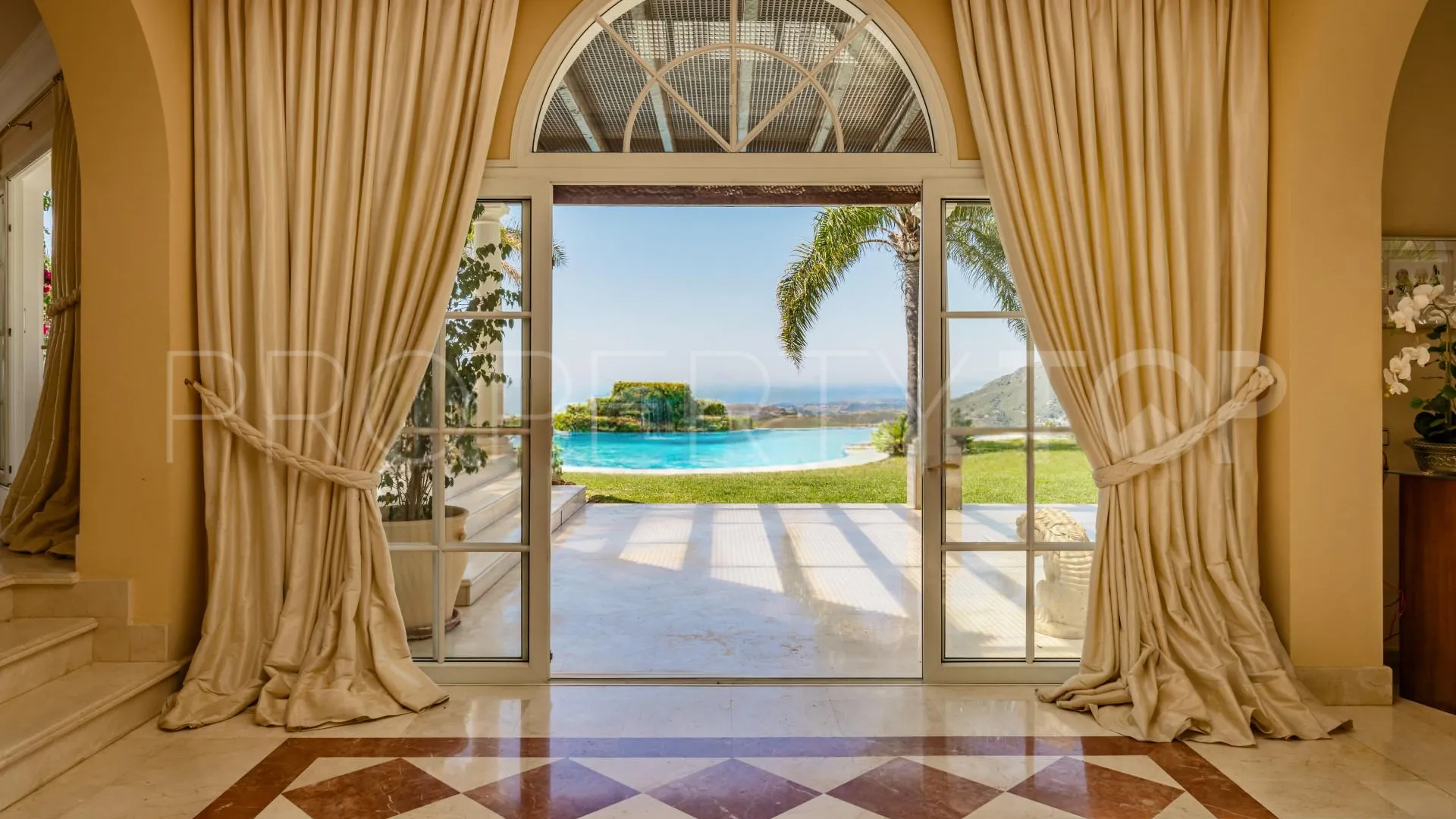 For sale La Zagaleta villa with 4 bedrooms