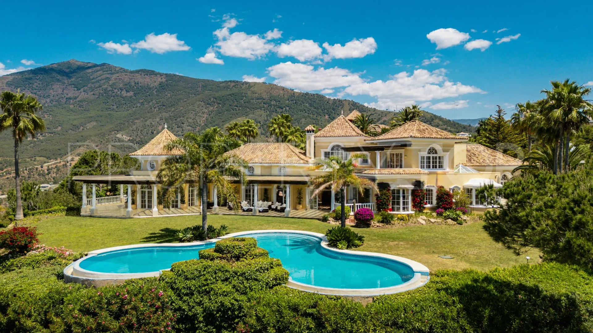 For sale La Zagaleta villa with 4 bedrooms