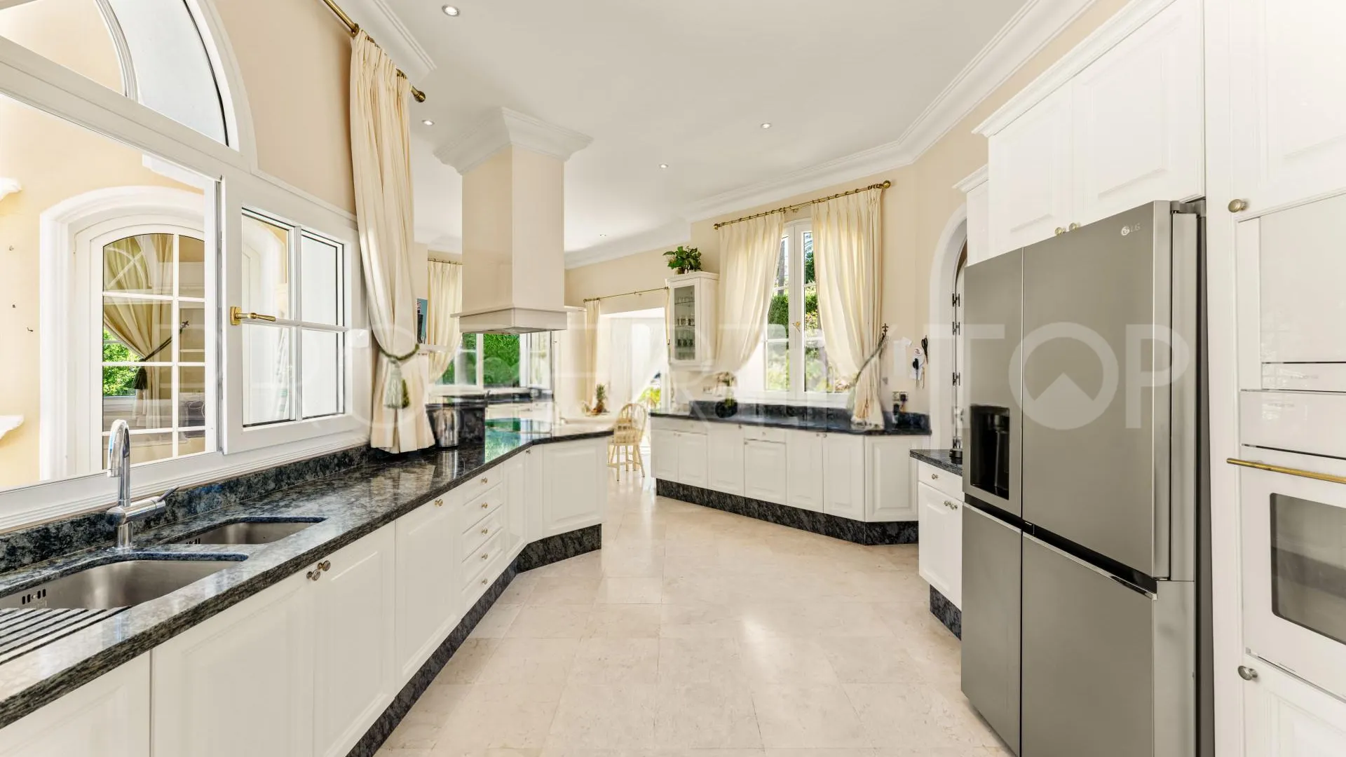 For sale La Zagaleta villa with 4 bedrooms