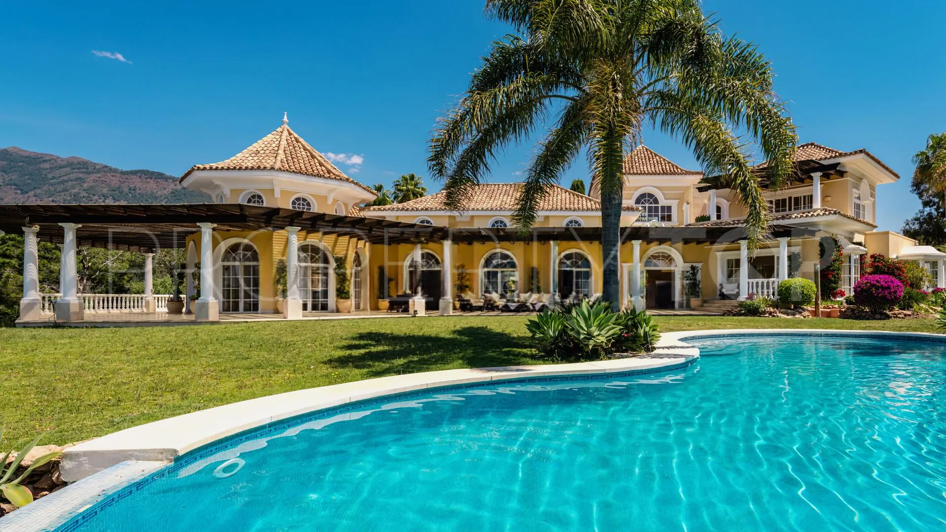 For sale La Zagaleta villa with 4 bedrooms