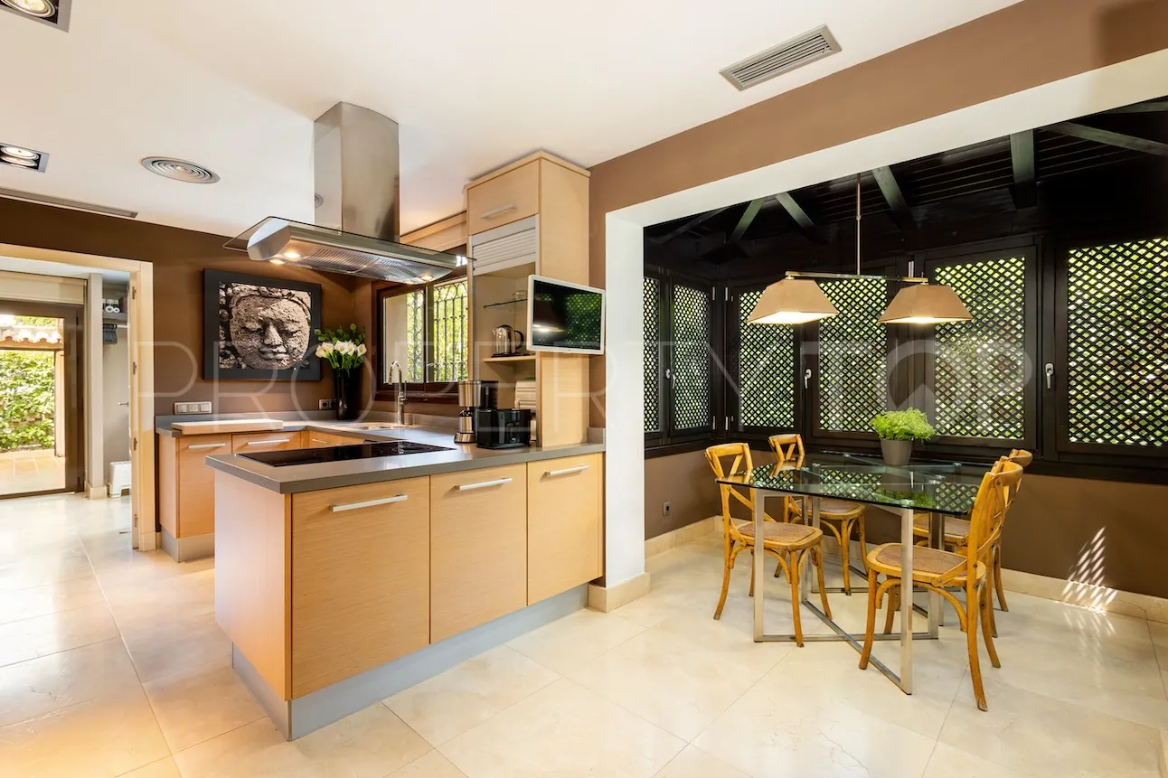 For sale villa in Los Monteros