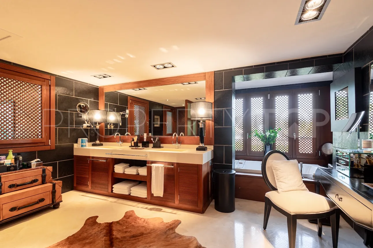 For sale villa in Los Monteros