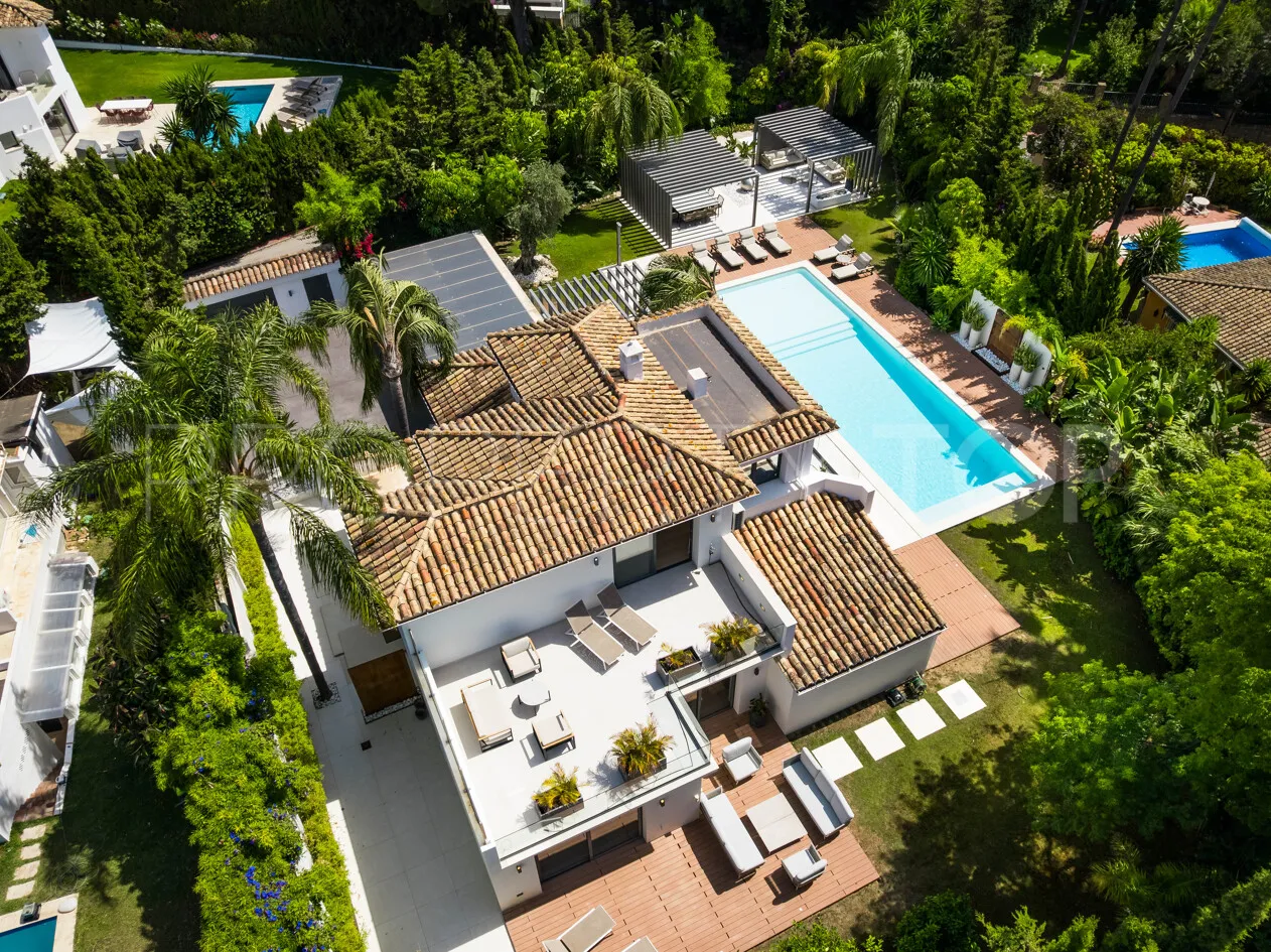 Villa for sale in Las Brisas with 4 bedrooms