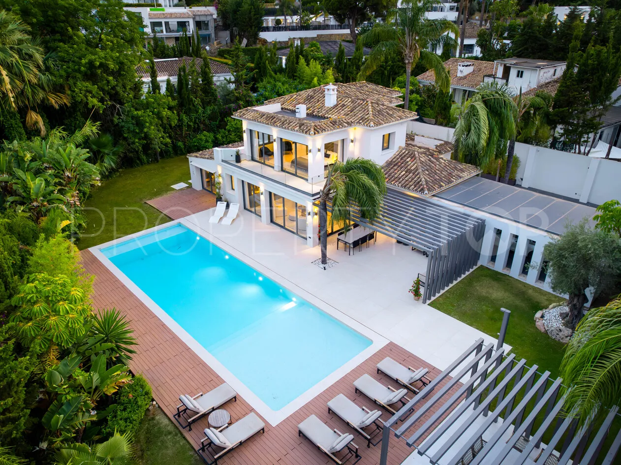 Villa for sale in Las Brisas with 4 bedrooms