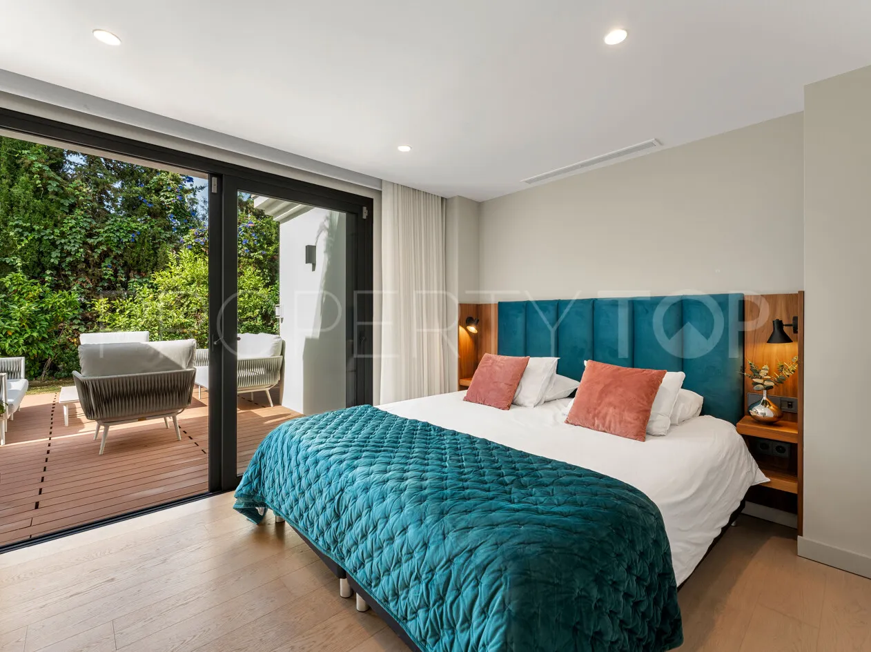 Villa for sale in Las Brisas with 4 bedrooms
