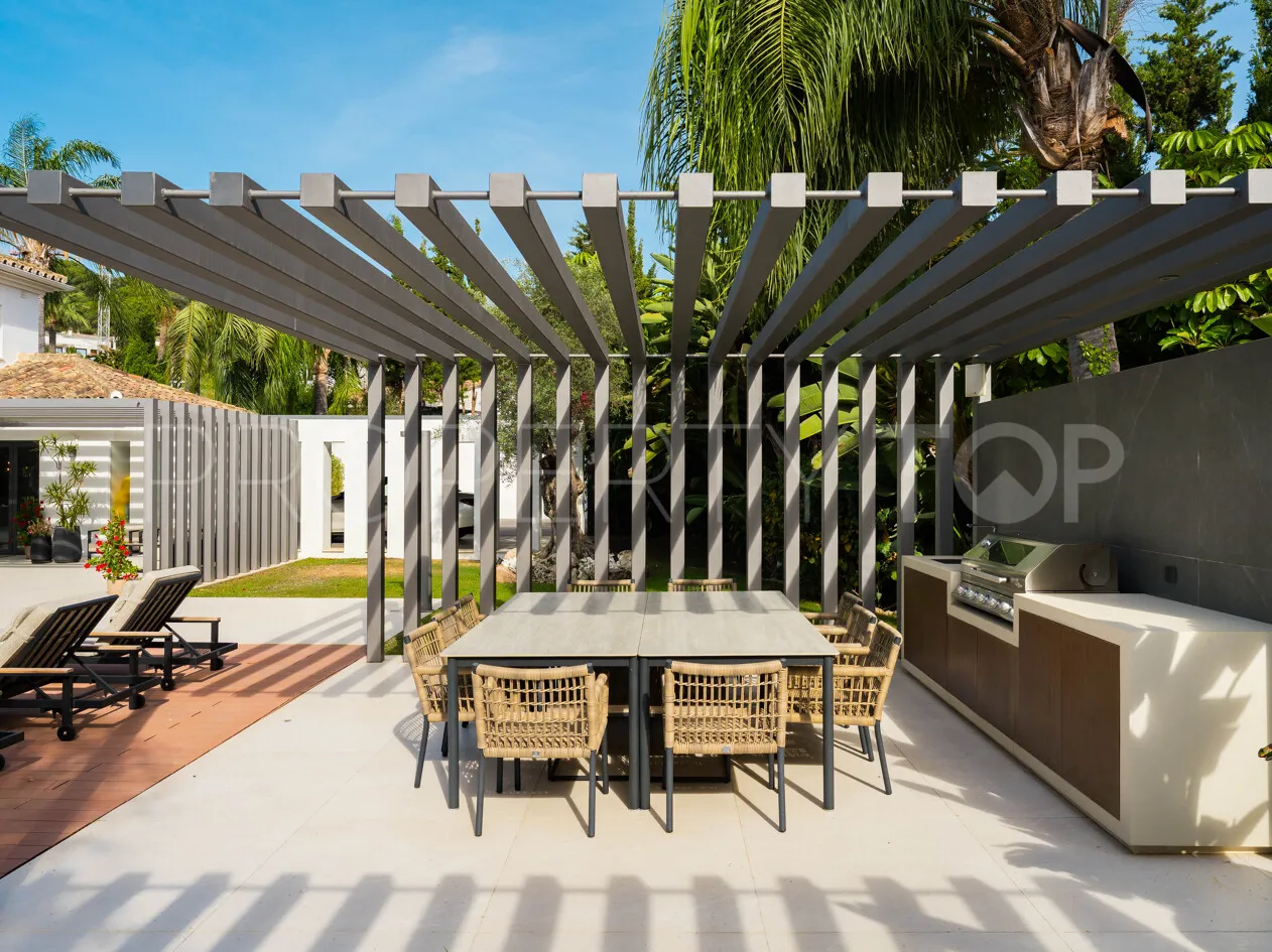 Villa for sale in Las Brisas with 4 bedrooms