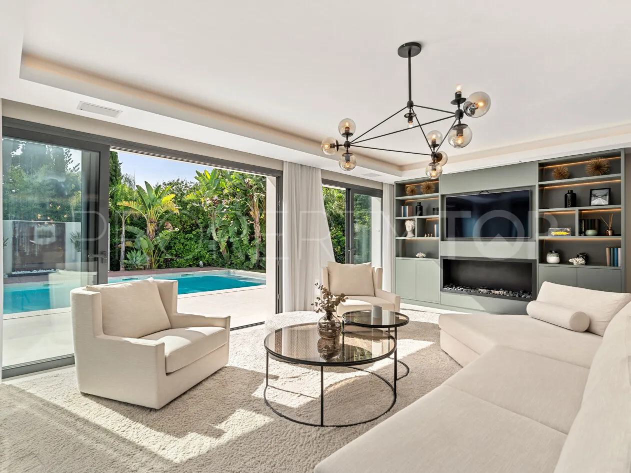 Villa for sale in Las Brisas with 4 bedrooms