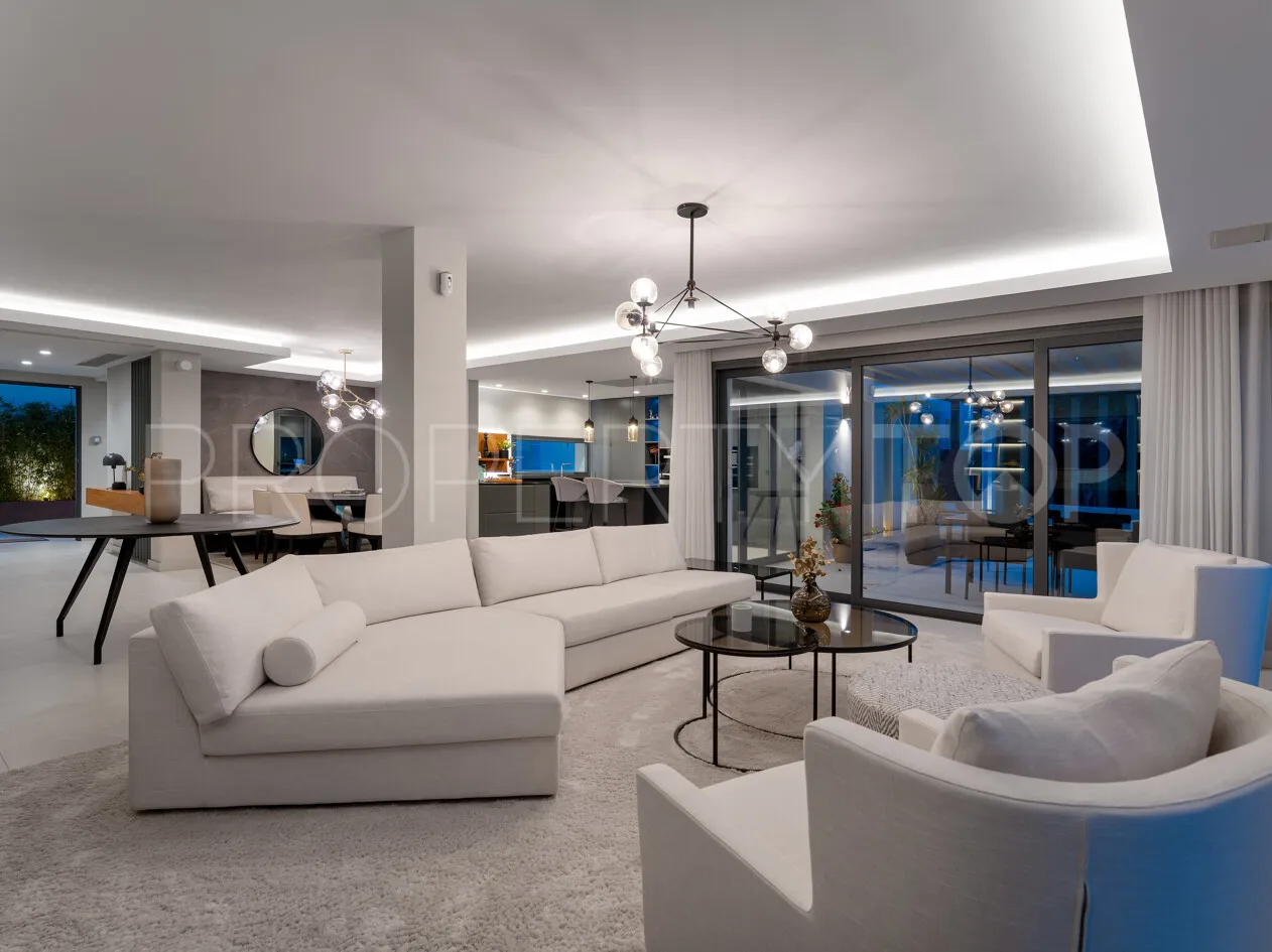Villa for sale in Las Brisas with 4 bedrooms