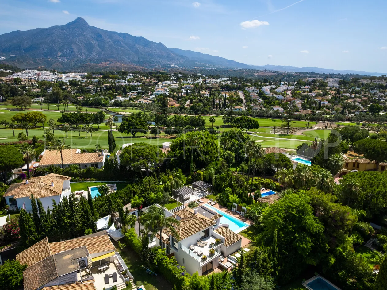 Villa for sale in Las Brisas with 4 bedrooms