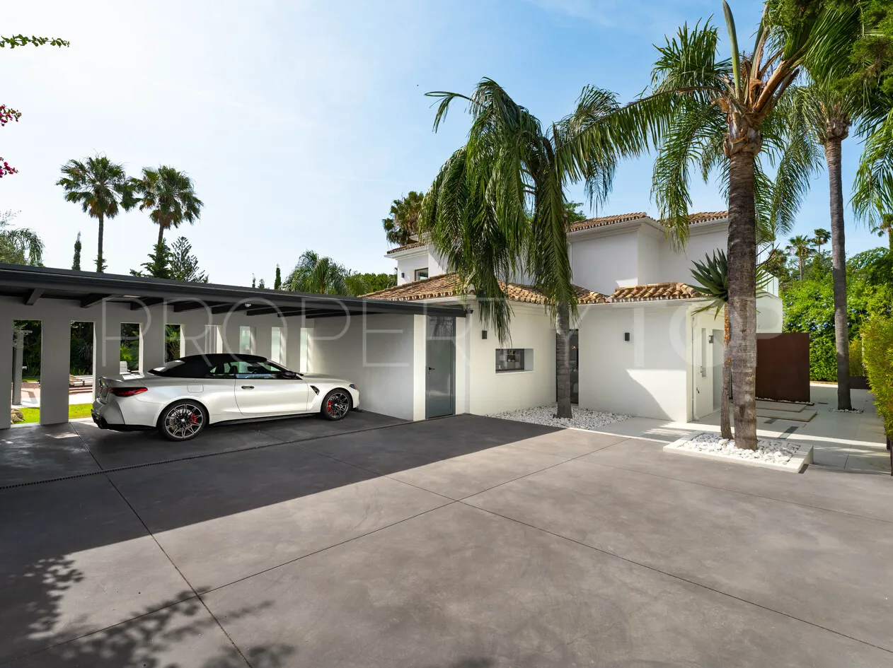 Villa for sale in Las Brisas with 4 bedrooms