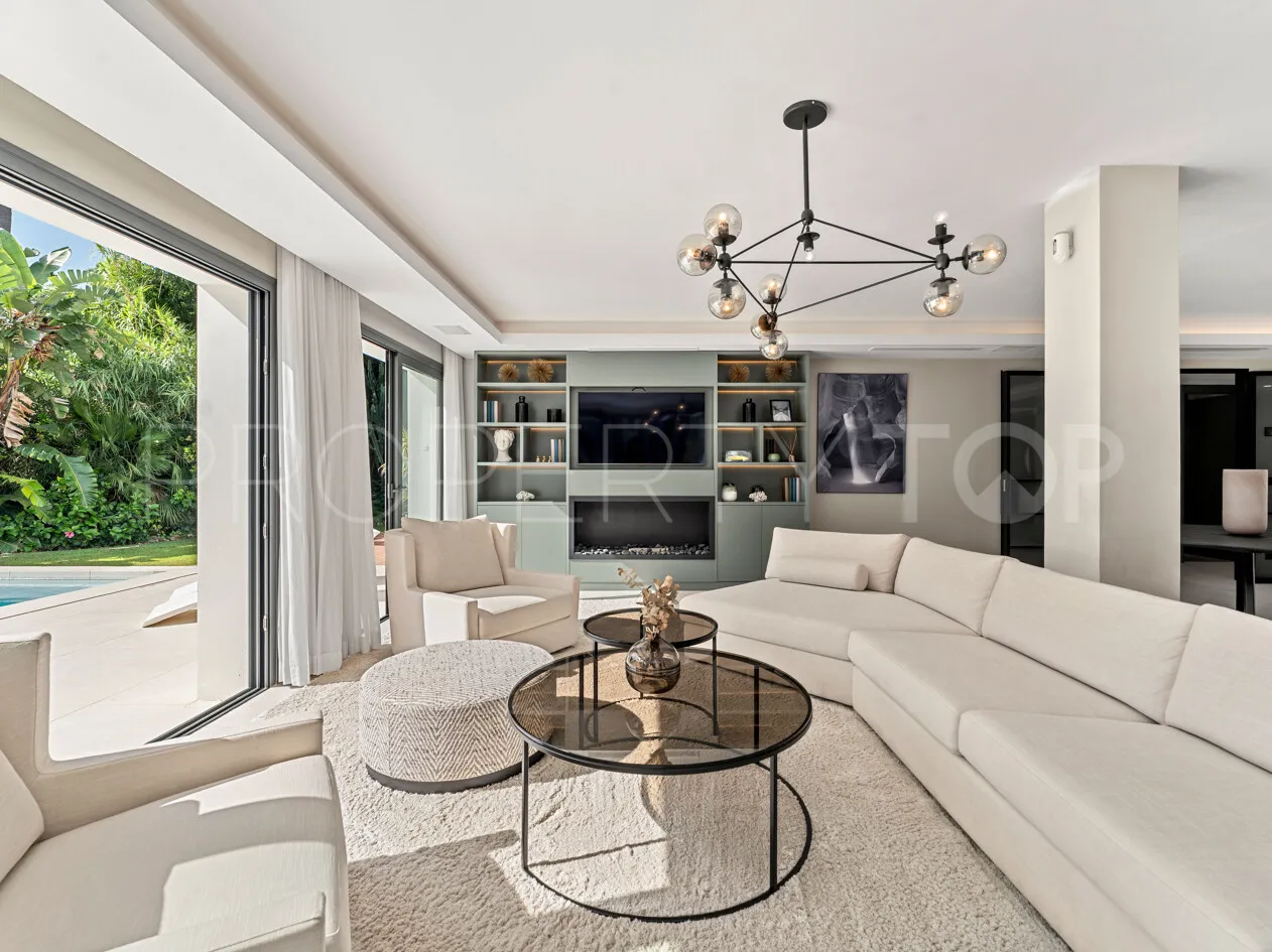 Villa for sale in Las Brisas with 4 bedrooms