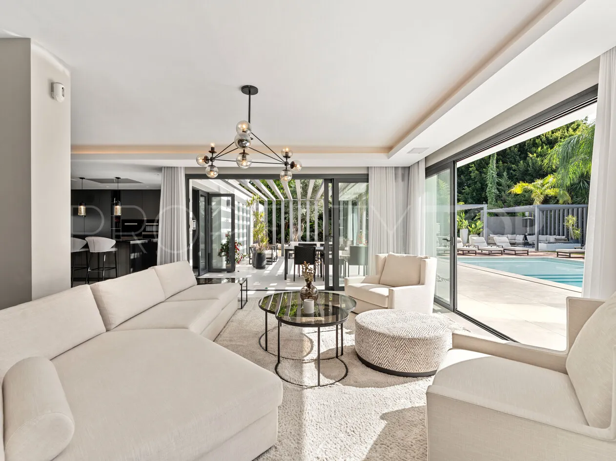 Villa for sale in Las Brisas with 4 bedrooms