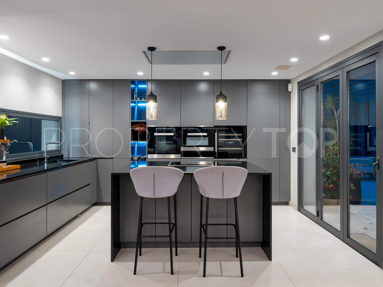 Villa for sale in Las Brisas with 4 bedrooms