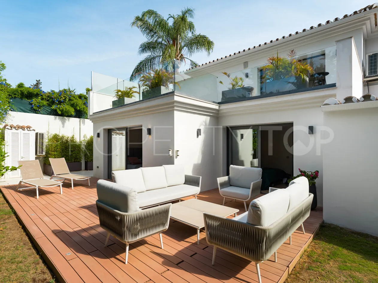 Villa for sale in Las Brisas with 4 bedrooms