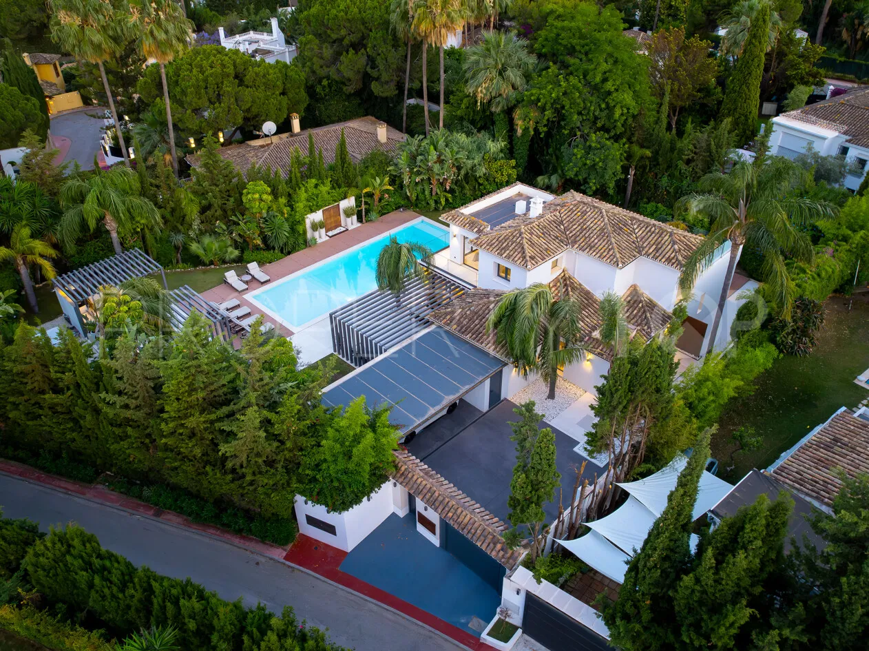 Villa for sale in Las Brisas with 4 bedrooms
