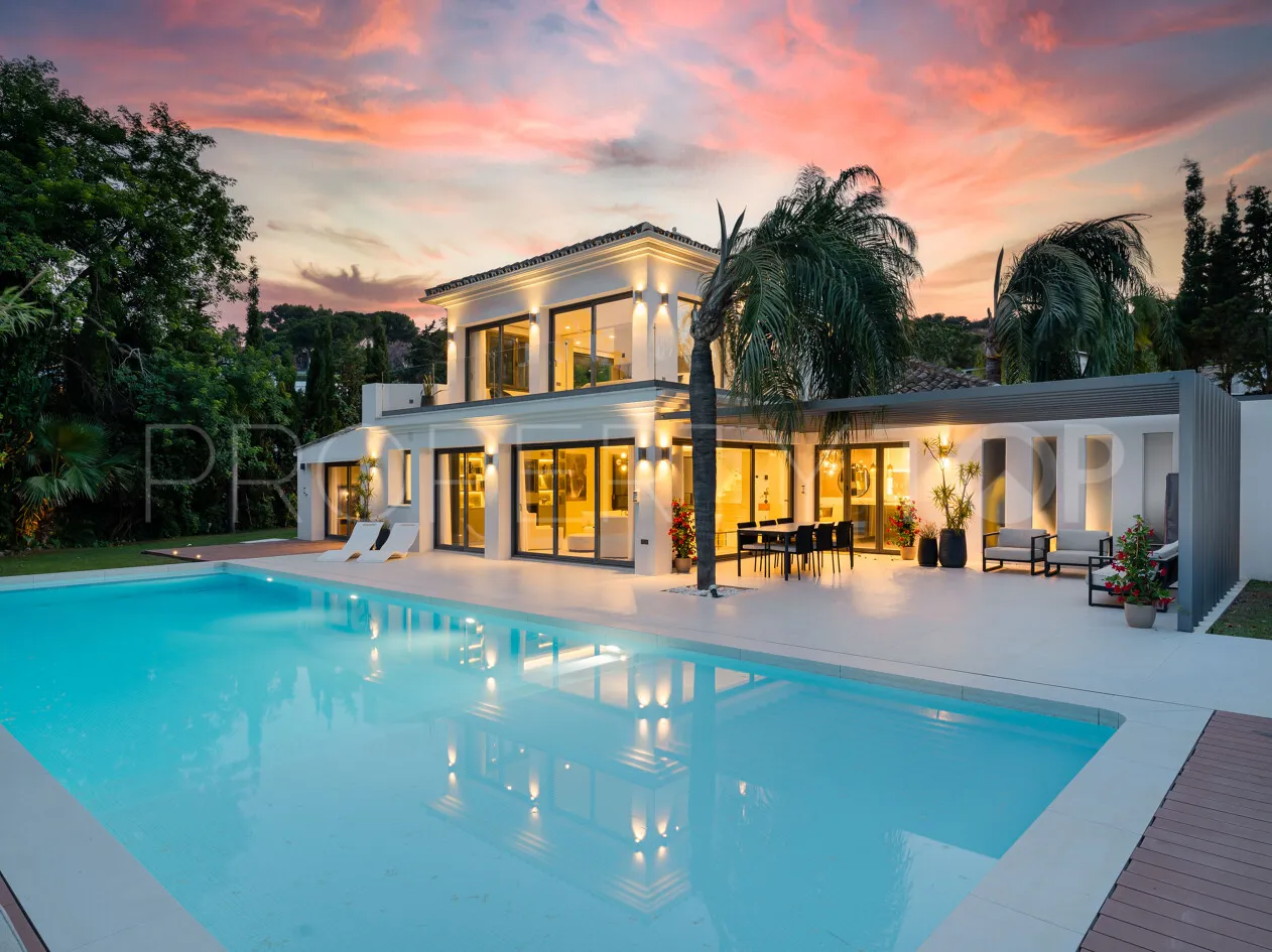 Villa for sale in Las Brisas with 4 bedrooms