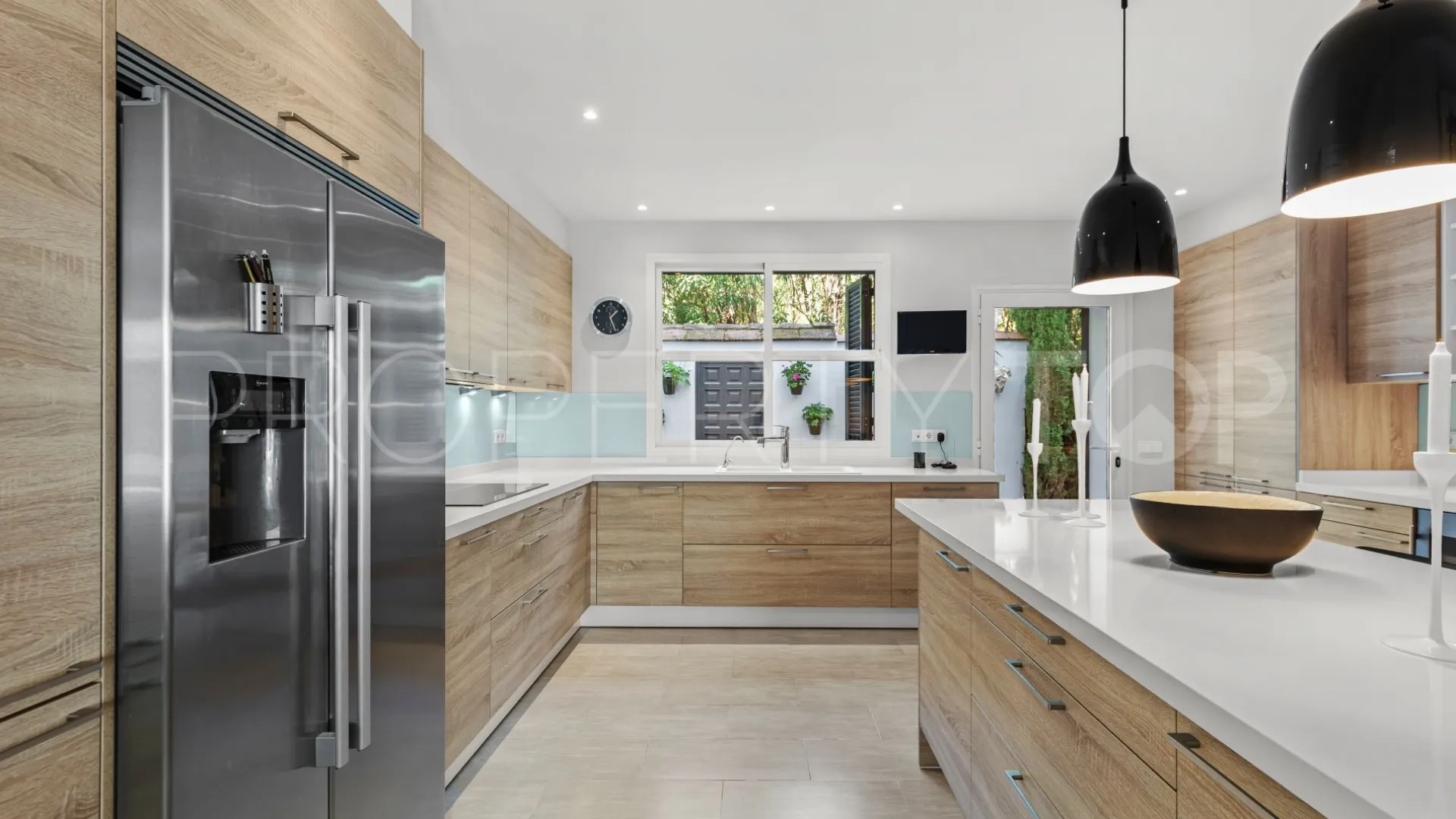 Buy Marbella Golden Mile villa with 5 bedrooms