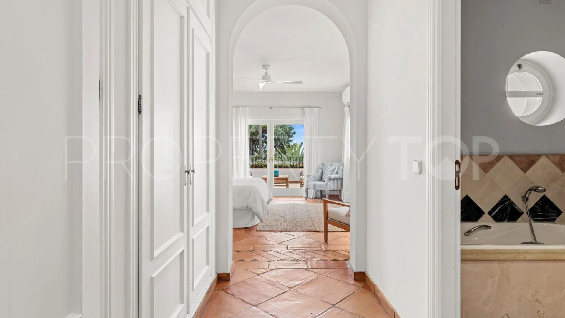 Buy Marbella Golden Mile villa with 5 bedrooms