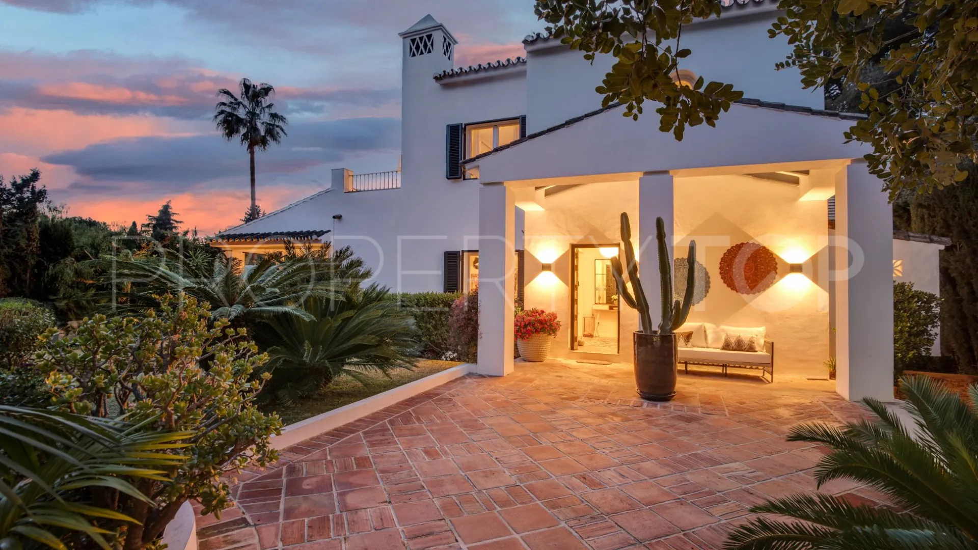 Buy Marbella Golden Mile villa with 5 bedrooms