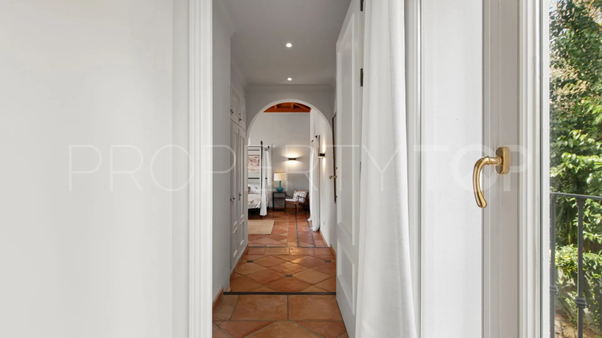 Buy Marbella Golden Mile villa with 5 bedrooms