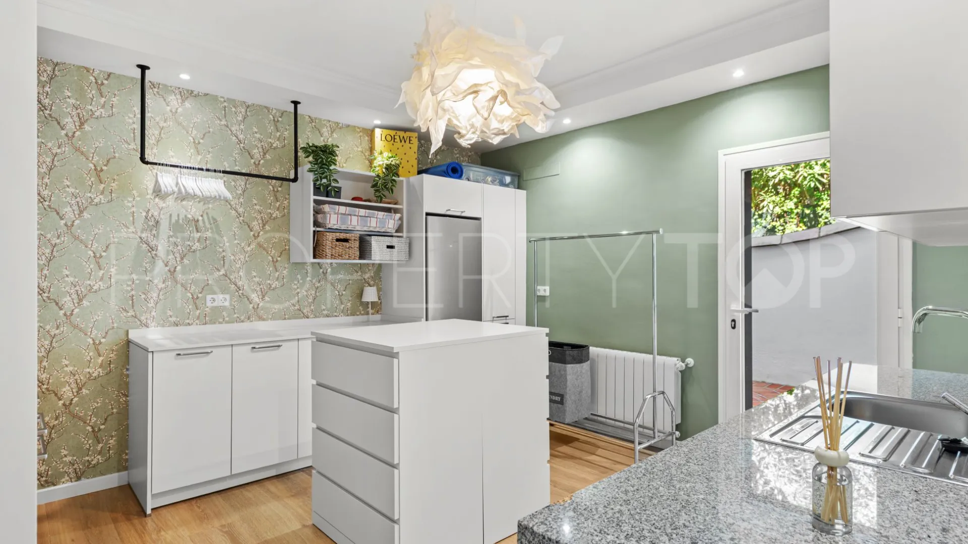 Buy Marbella Golden Mile villa with 5 bedrooms
