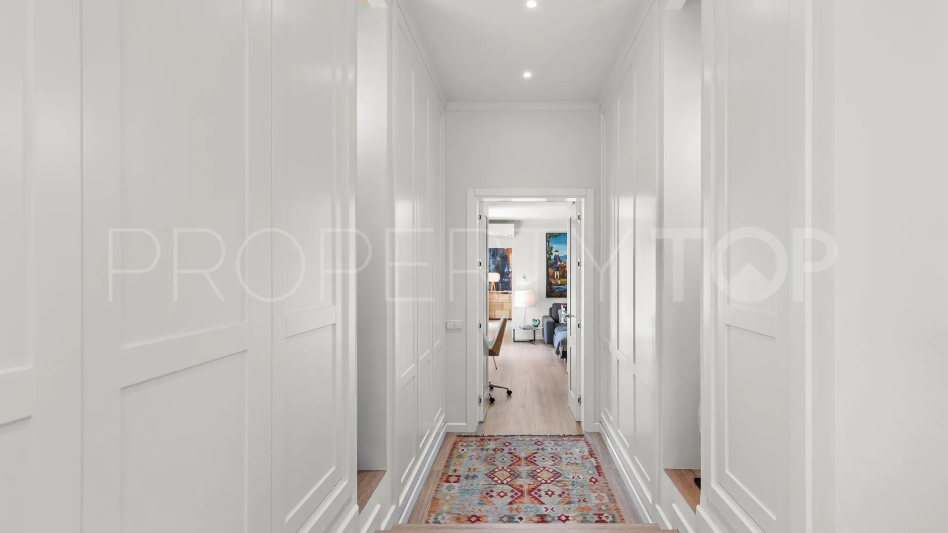 Buy Marbella Golden Mile villa with 5 bedrooms