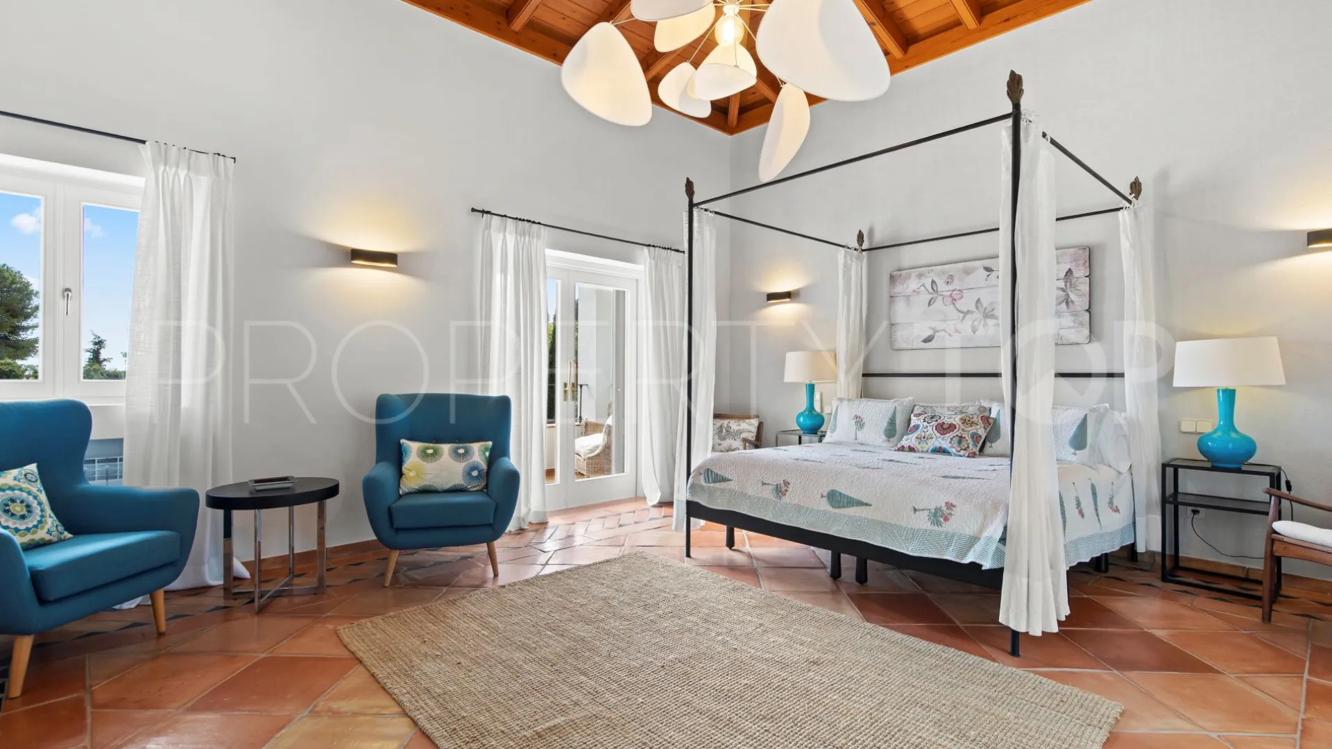 Buy Marbella Golden Mile villa with 5 bedrooms