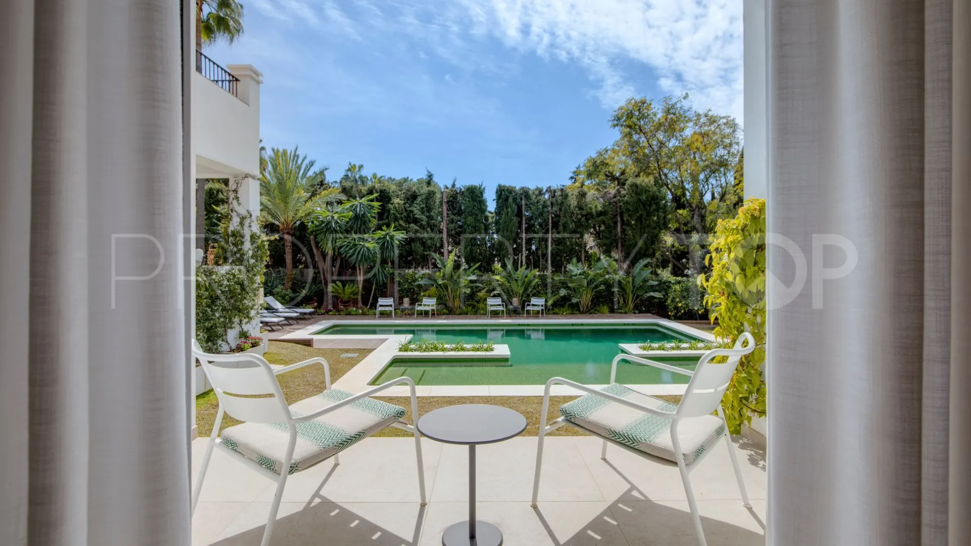 Buy Marbella Golden Mile villa with 5 bedrooms