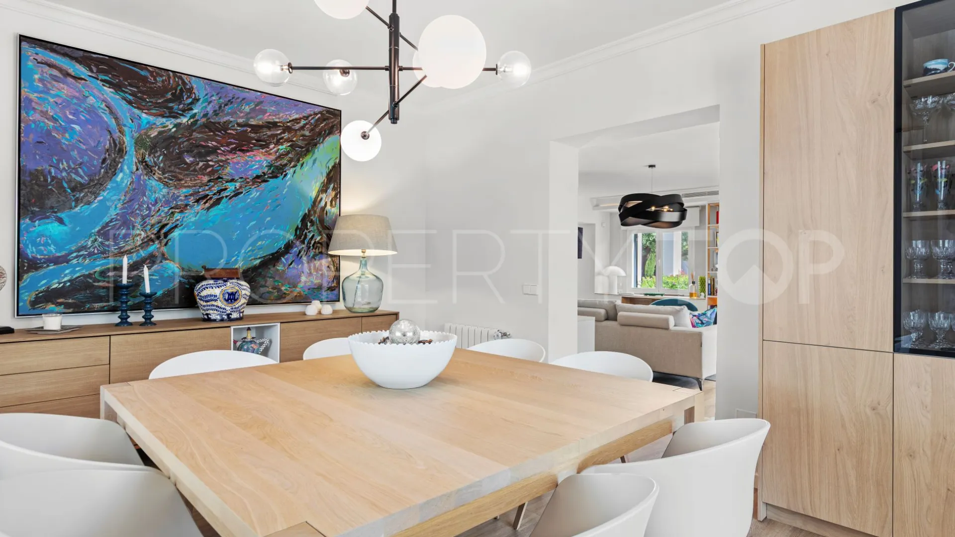 Buy Marbella Golden Mile villa with 5 bedrooms