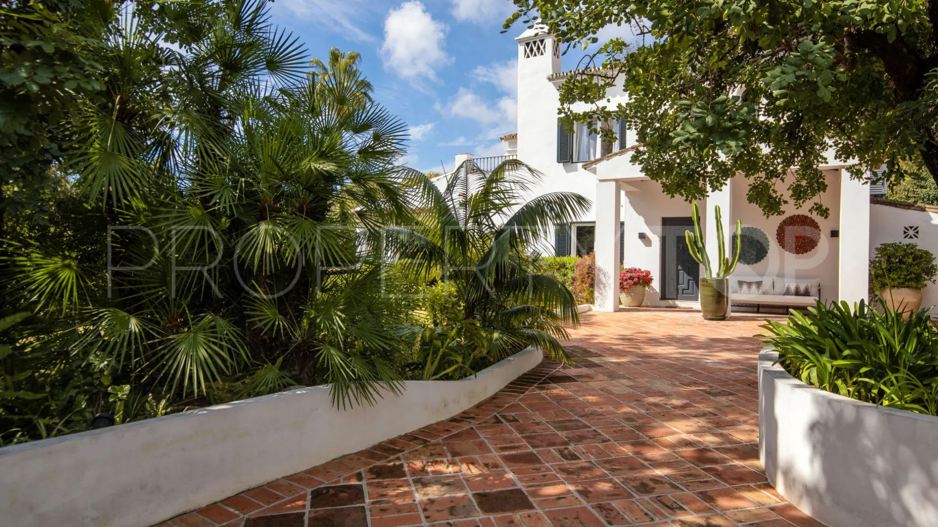 Buy Marbella Golden Mile villa with 5 bedrooms