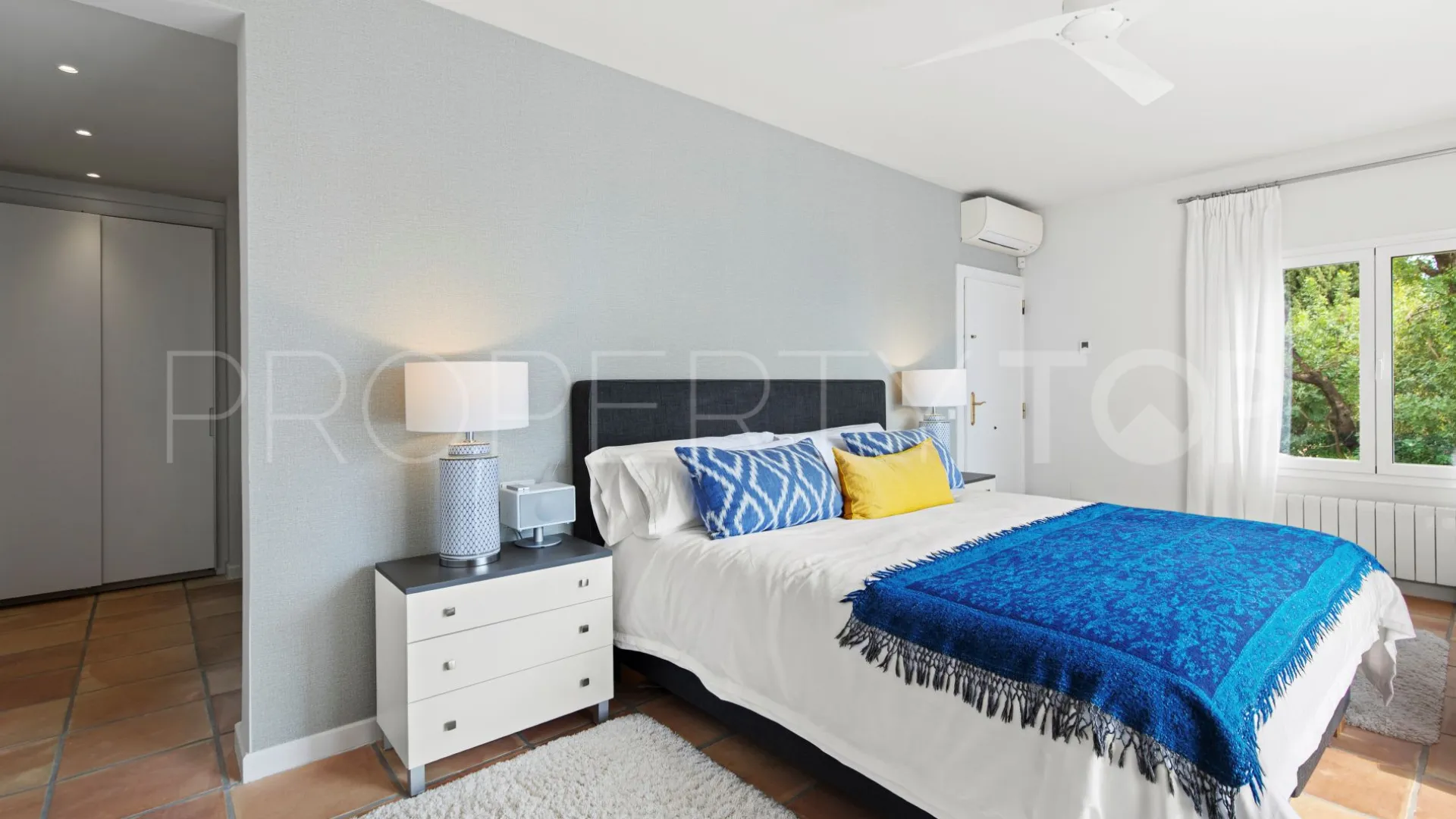 Buy Marbella Golden Mile villa with 5 bedrooms