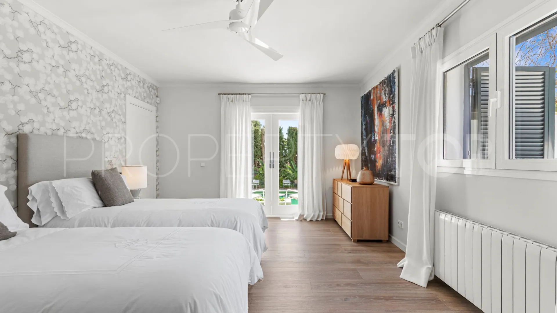Buy Marbella Golden Mile villa with 5 bedrooms