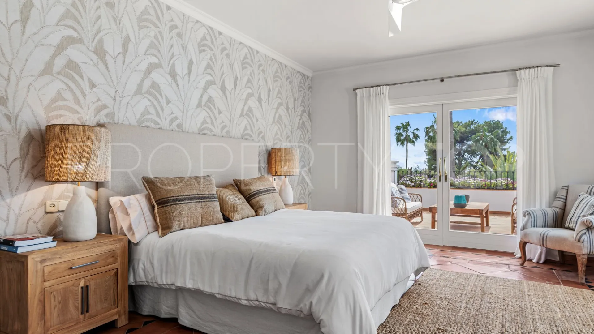 Buy Marbella Golden Mile villa with 5 bedrooms