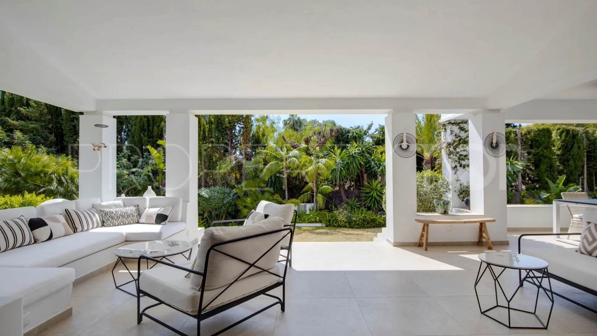 Buy Marbella Golden Mile villa with 5 bedrooms