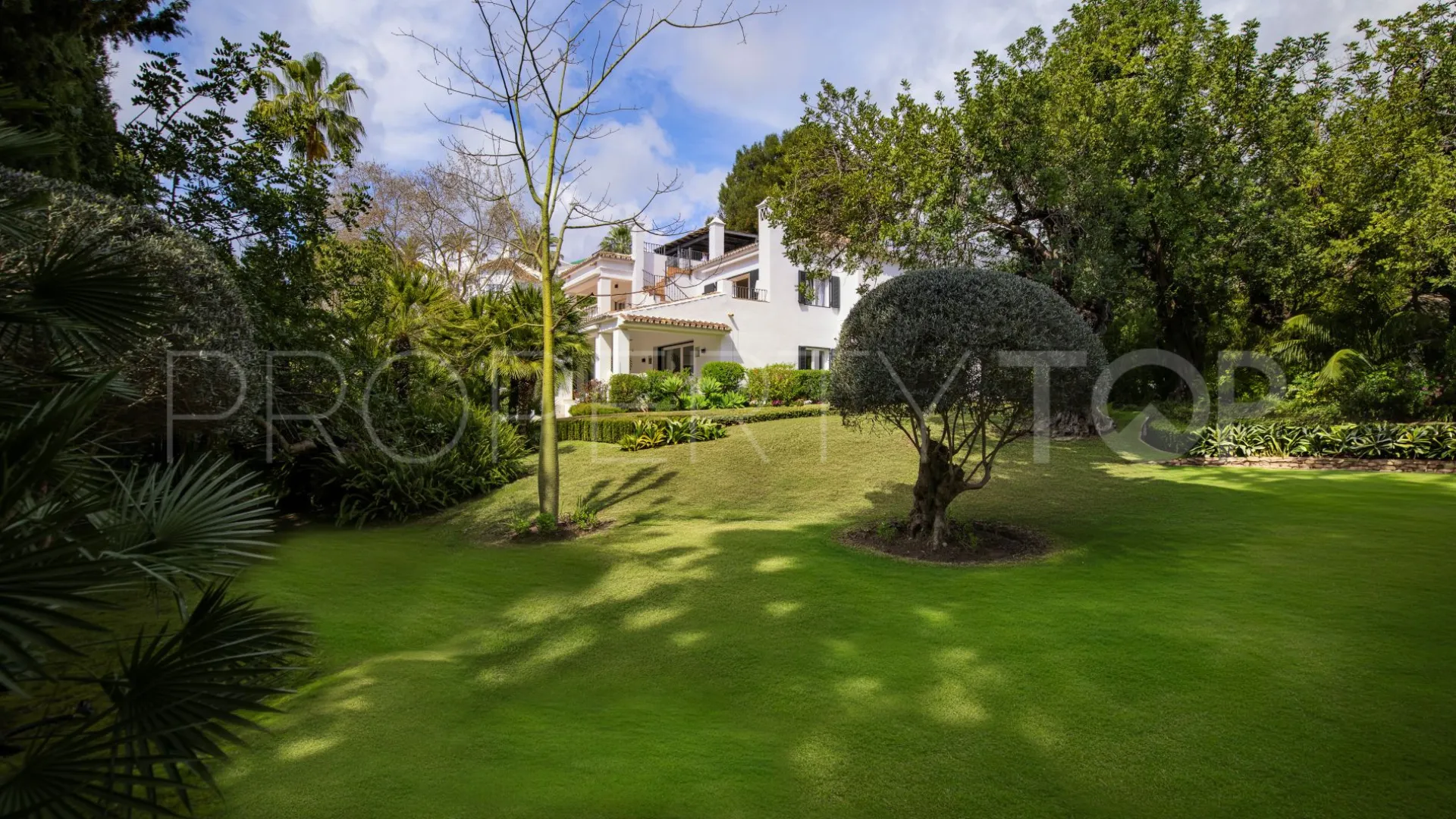 Buy Marbella Golden Mile villa with 5 bedrooms