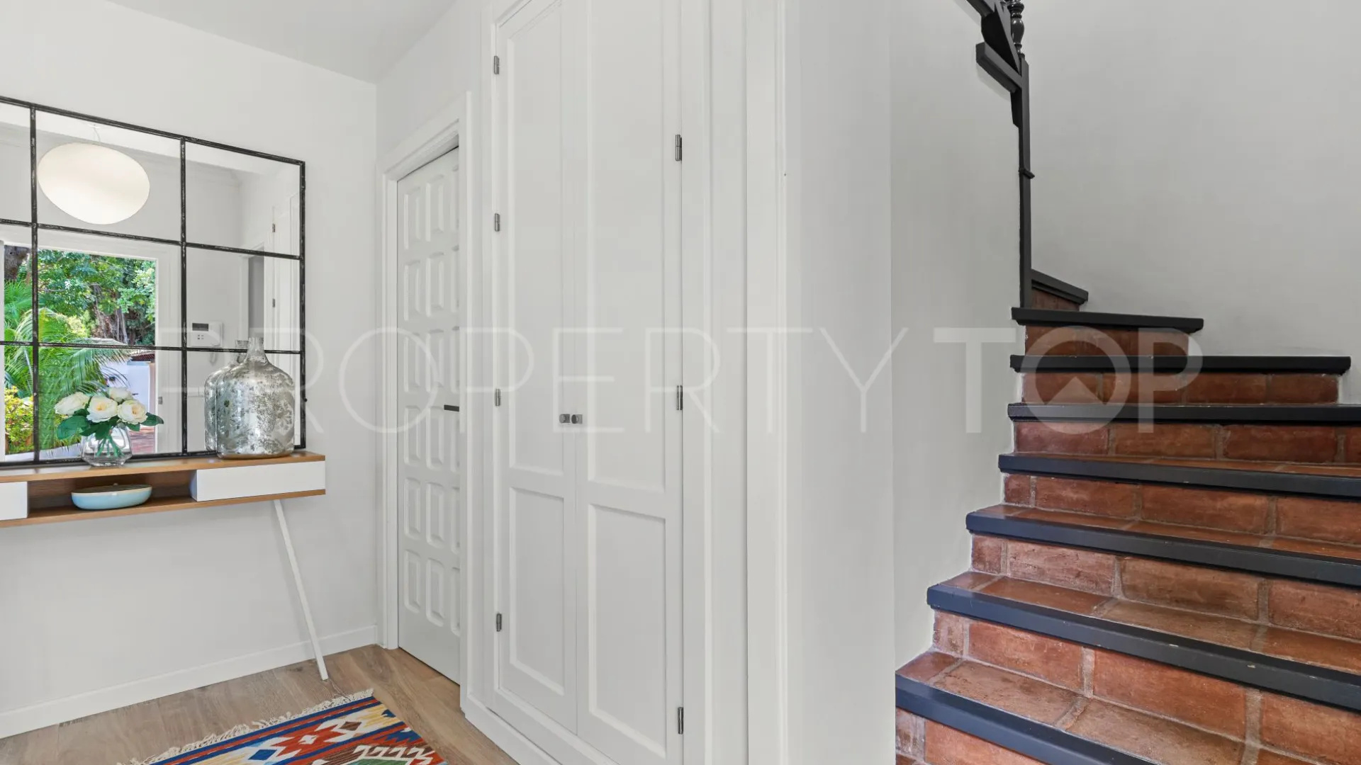 Buy Marbella Golden Mile villa with 5 bedrooms